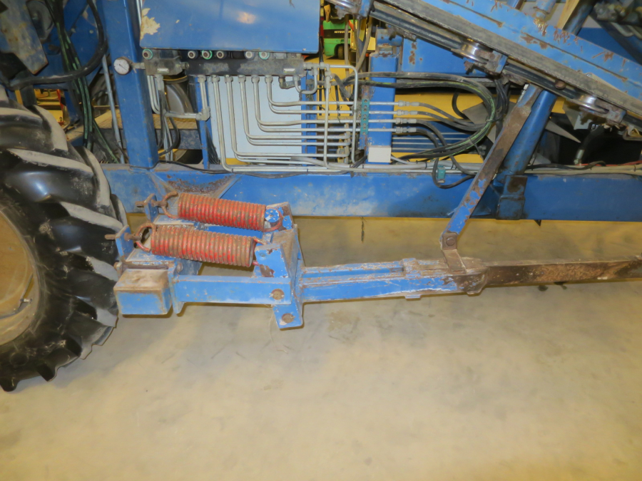5490 Asa-Lift carrot harvester with bunker