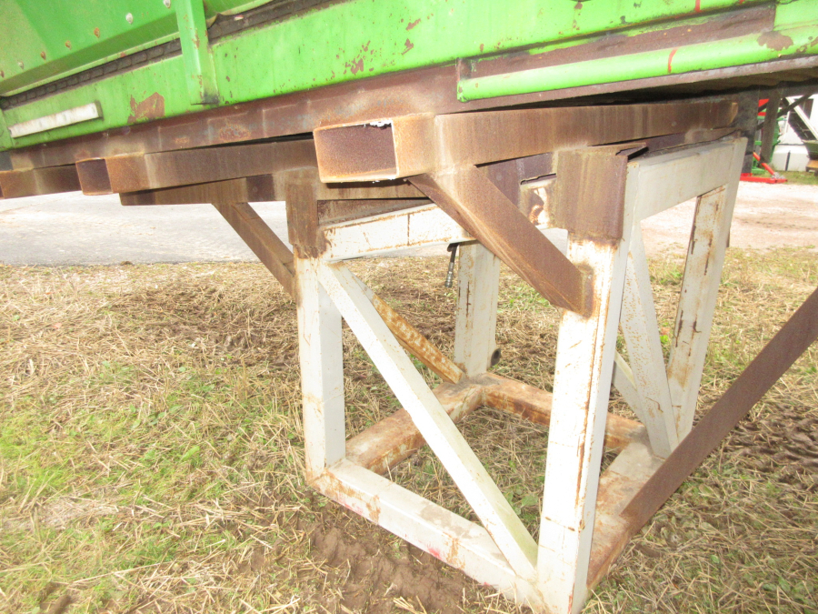 5498 Buffer hopper for potato for wheel loader