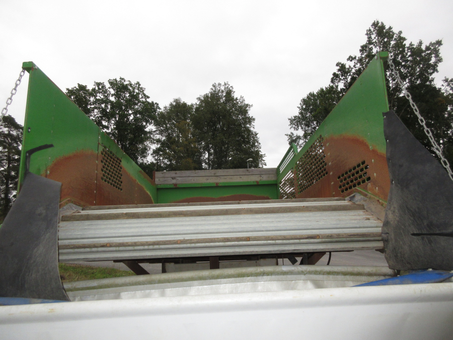 5498 Buffer hopper for potato for wheel loader