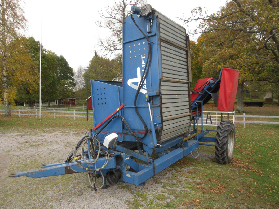 5501 Asa-Lift carrot harvester T90B with bunker