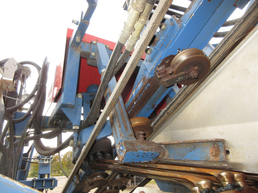 5501 Asa-Lift carrot harvester T90B with bunker