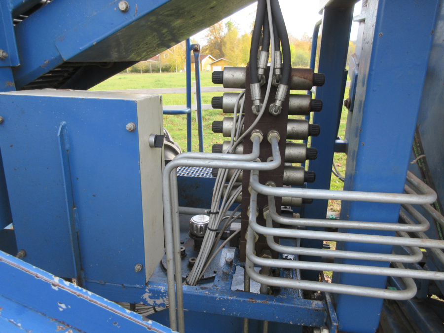5501 Asa-Lift carrot harvester T90B with bunker