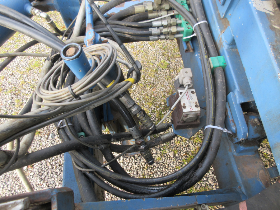 5501 Asa-Lift carrot harvester T90B with bunker