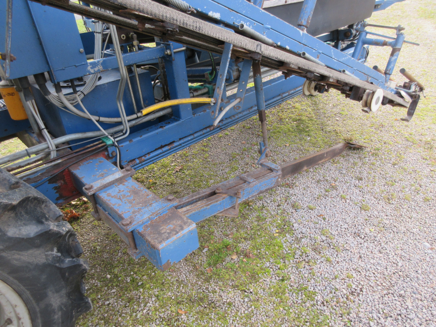 5501 Asa-Lift carrot harvester T90B with bunker