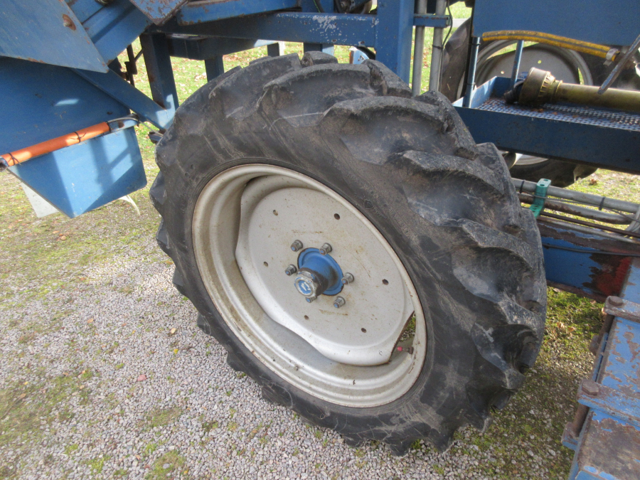 5501 Asa-Lift carrot harvester T90B with bunker