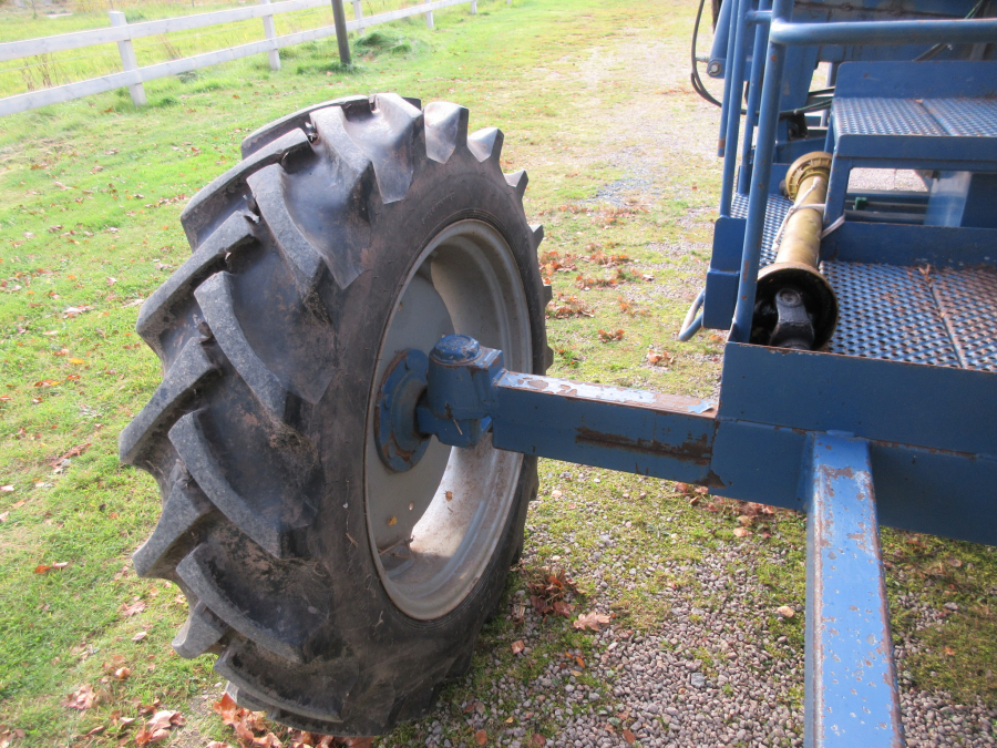 5501 Asa-Lift carrot harvester T90B with bunker