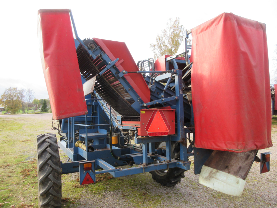 5501 Asa-Lift carrot harvester T90B with bunker
