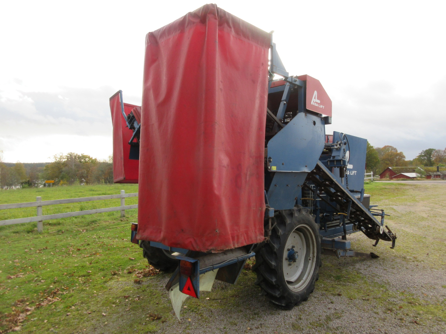 5501 Asa-Lift carrot harvester T90B with bunker