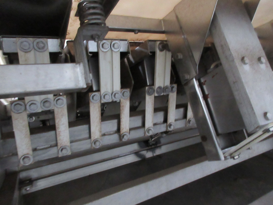 5504 Newtec 2000 with G45 tape twister bagger