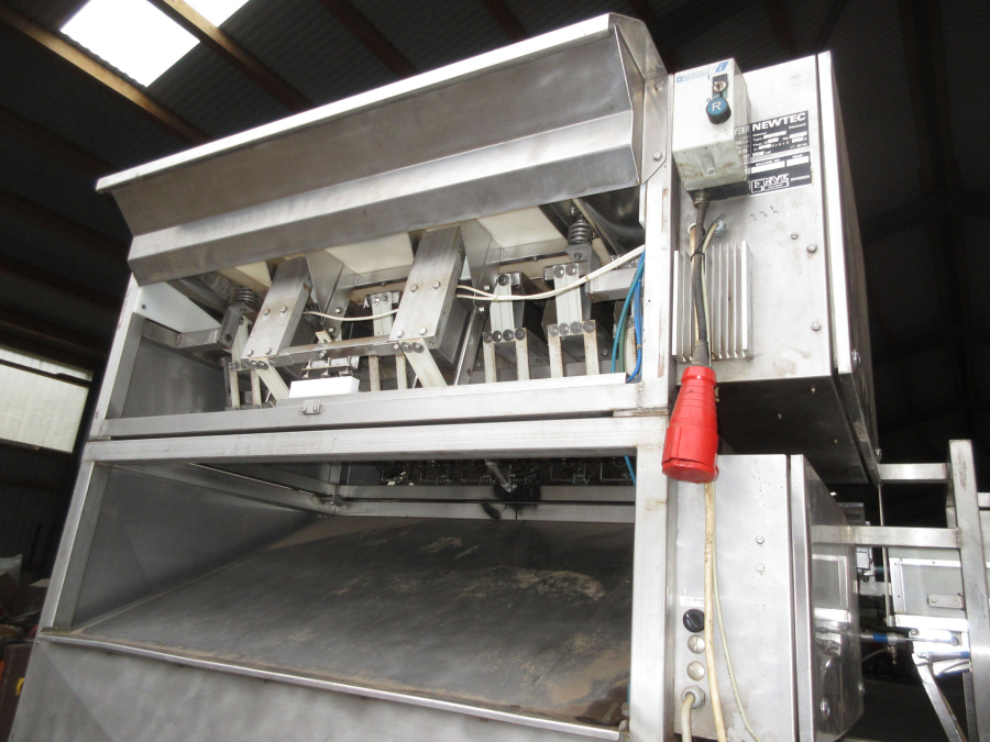 5504 Newtec 2000 with G45 tape twister bagger