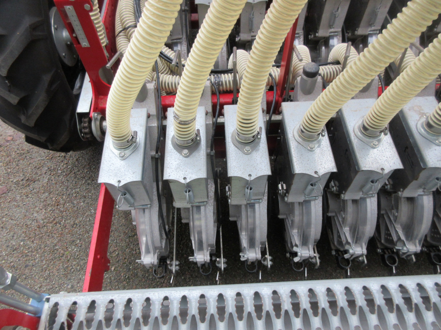 5511 Agricola Italiana AI-640 SNT precision seeder