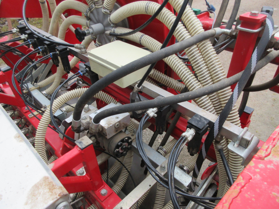 5511 Agricola Italiana AI-640 SNT precision seeder