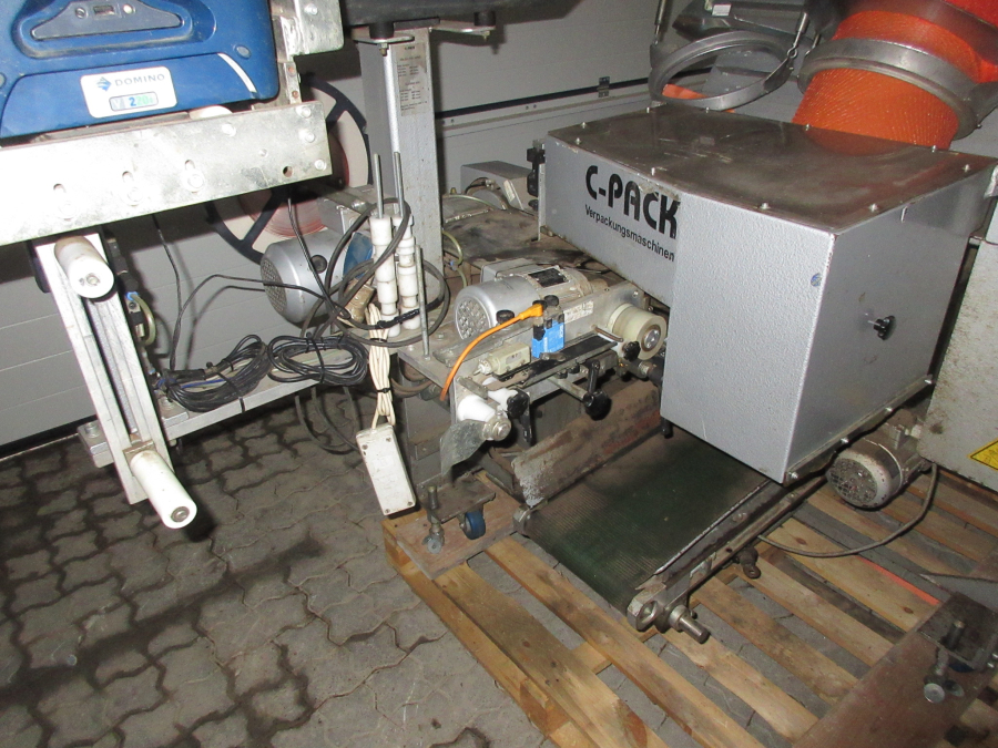 5516 C-Pack VAC 929 Net clipper automatic net bagger