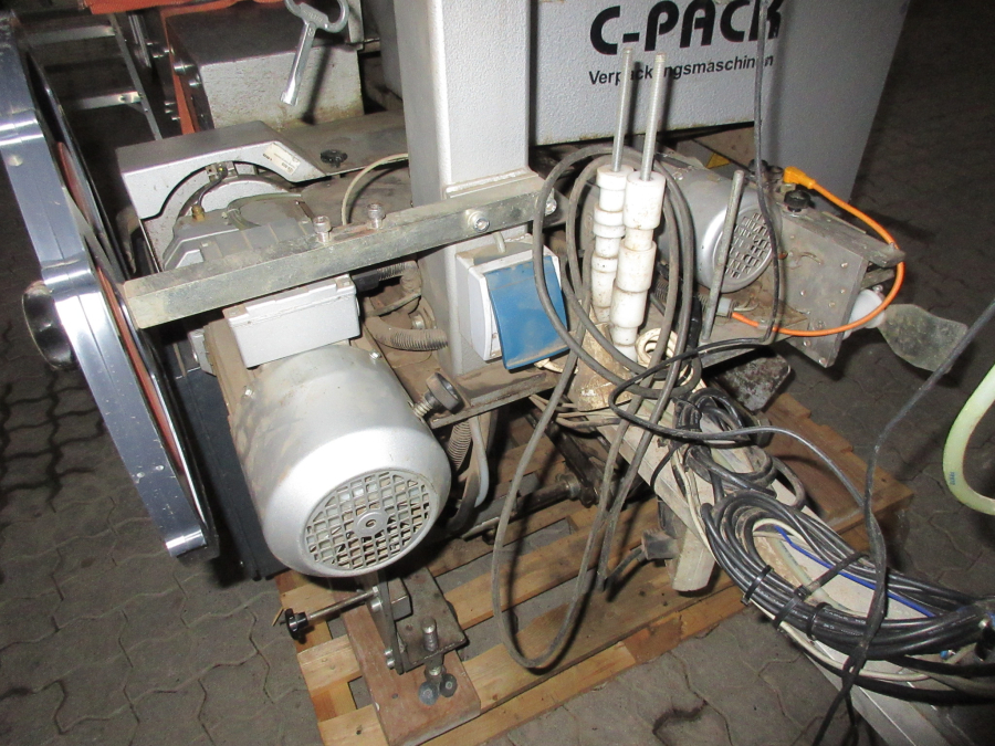 5516 C-Pack VAC 929 Net clipper automatic net bagger