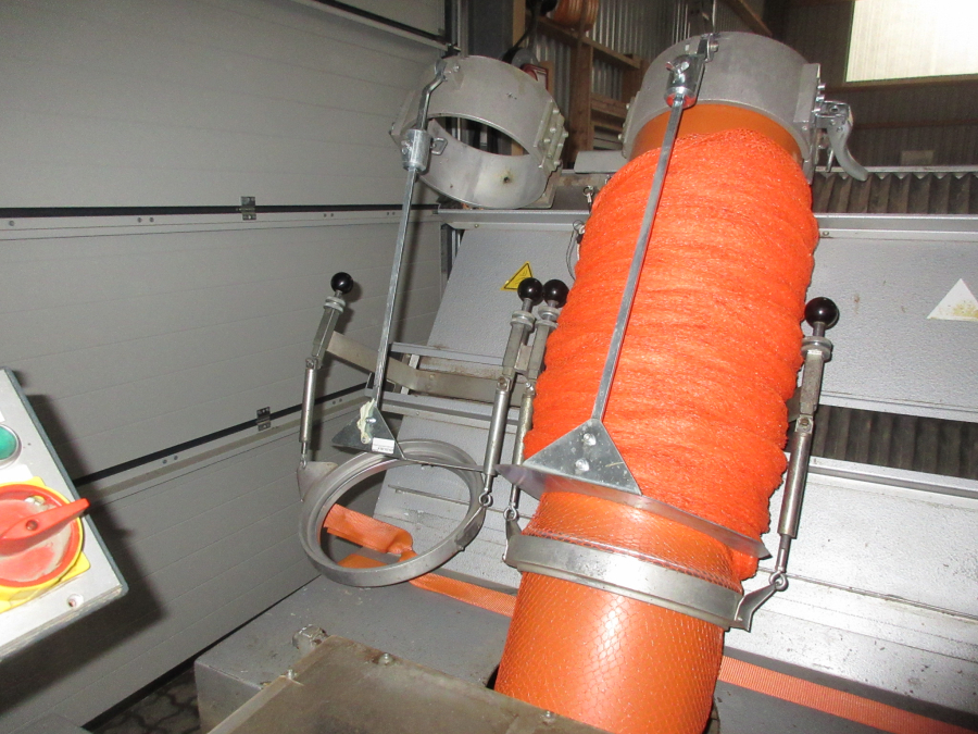 5516 C-Pack VAC 929 Net clipper automatic net bagger