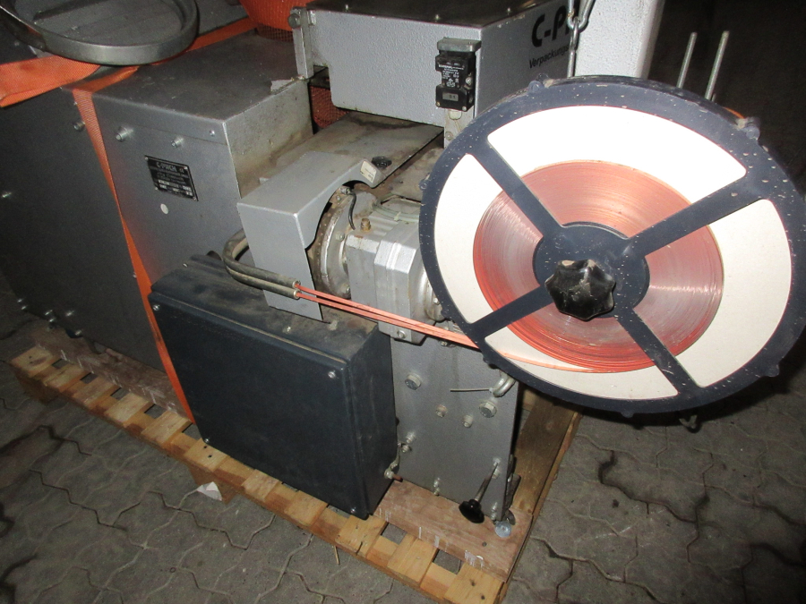 5516 C-Pack VAC 929 Net clipper automatic net bagger