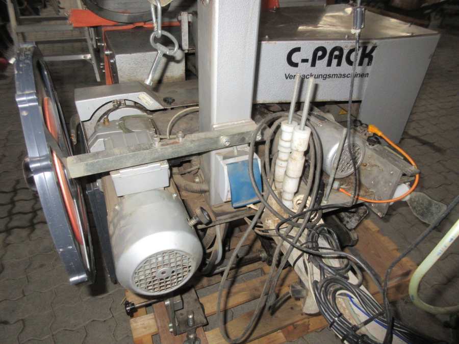 5516 C-Pack VAC 929 Net clipper automatic net bagger