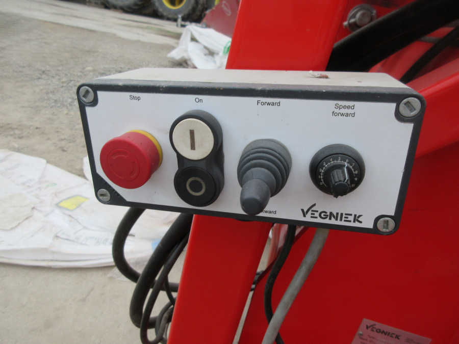 5527 Vegniek Discmaster haulmpuller 2 row