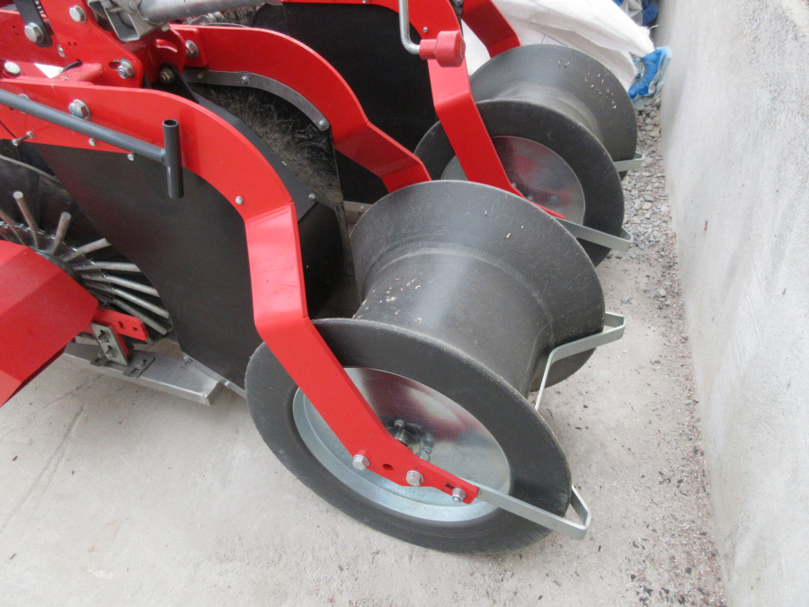 5527 Vegniek Discmaster haulmpuller 2 row