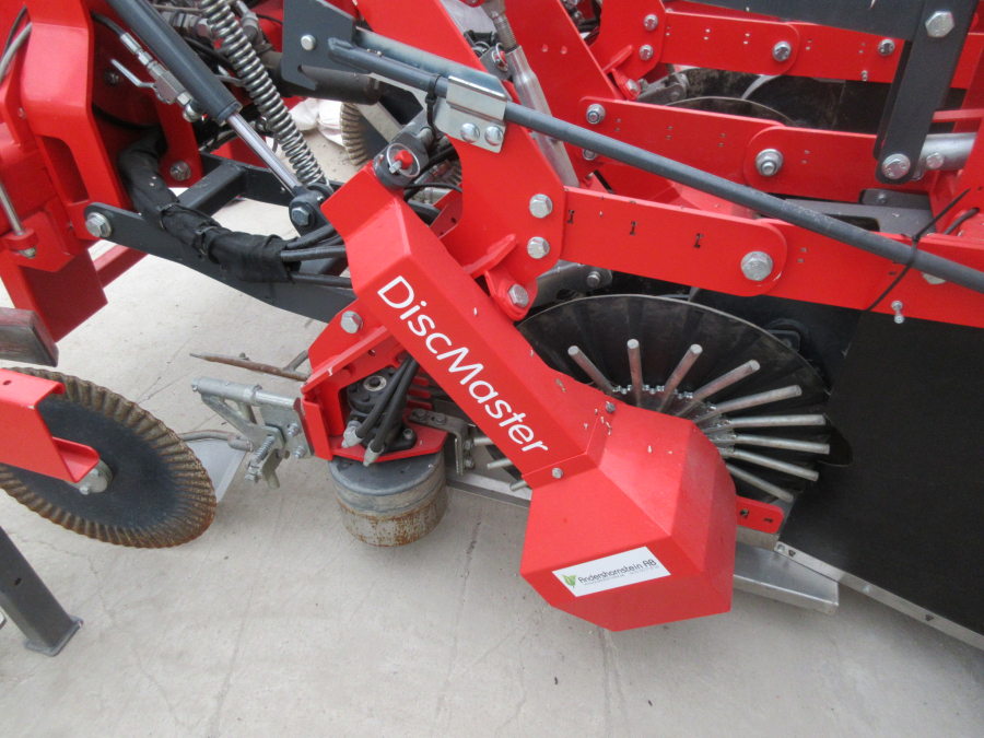 5527 Vegniek Discmaster haulmpuller 2 row