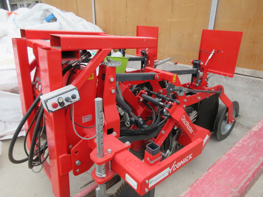 5527 Vegniek Discmaster haulmpuller 2 row