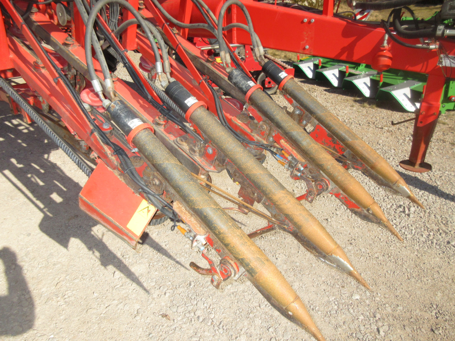 5528 Dewulf GKII carrot harvester 2 row with elevator