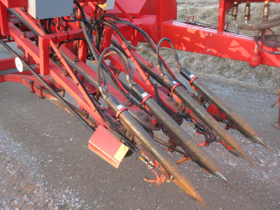 5528 Dewulf GKII carrot harvester 2 row with elevator