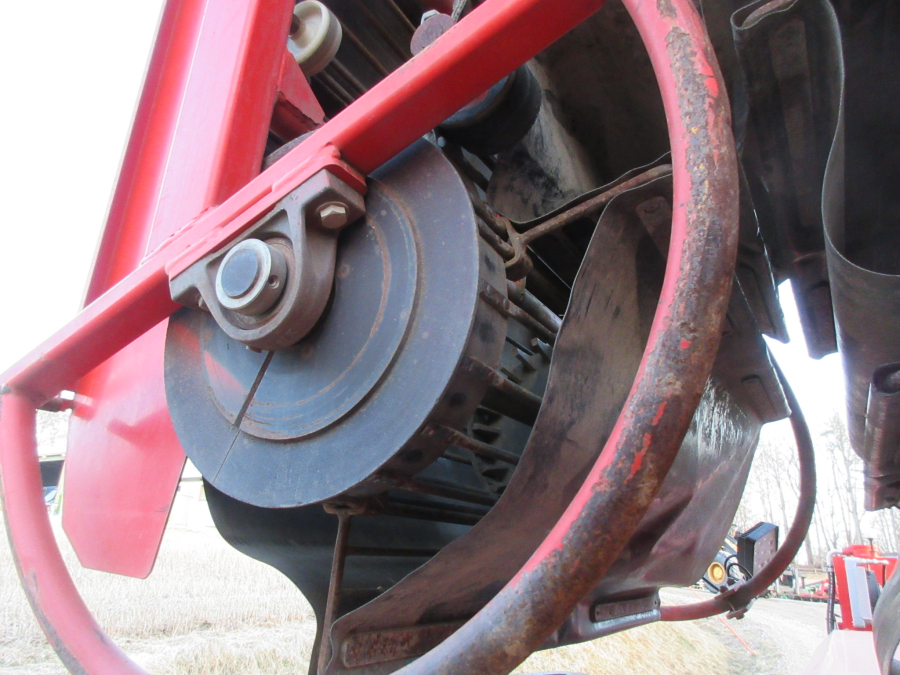 5528 Dewulf GKII carrot harvester 2 row with elevator