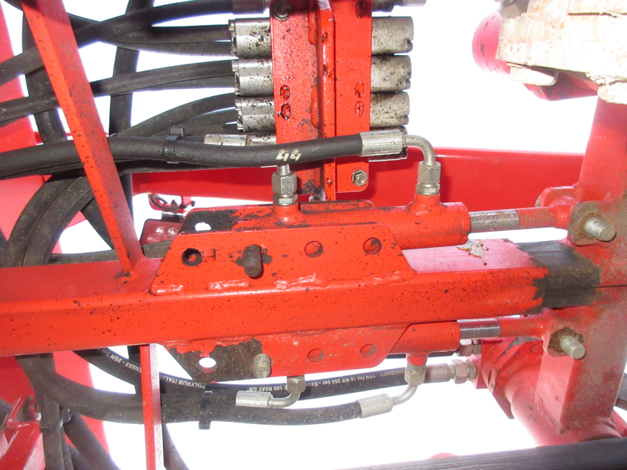 5528 Dewulf GKII carrot harvester 2 row with elevator