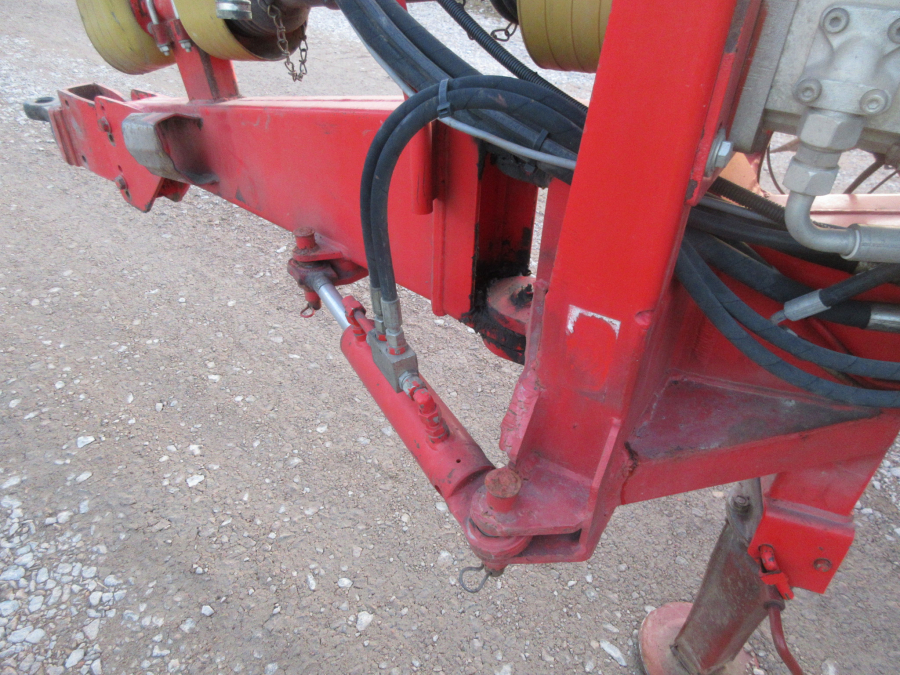 5528 Dewulf GKII carrot harvester 2 row with elevator