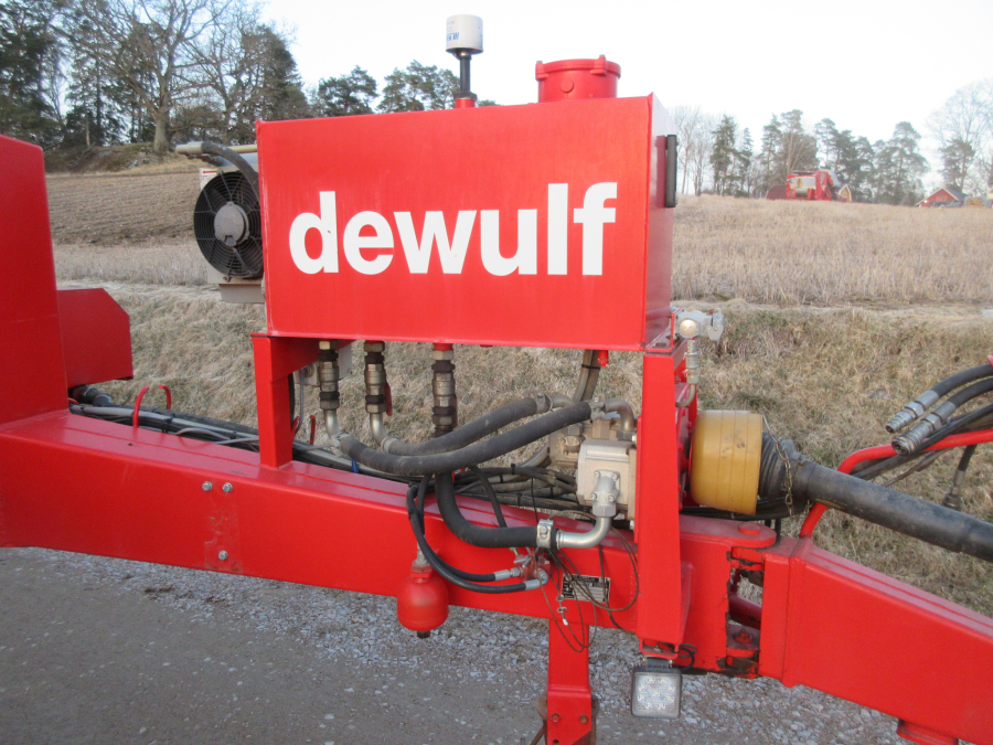 5528 Dewulf GKII carrot harvester 2 row with elevator