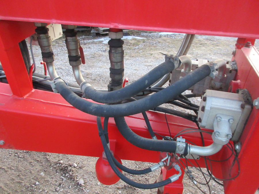 5528 Dewulf GKII carrot harvester 2 row with elevator