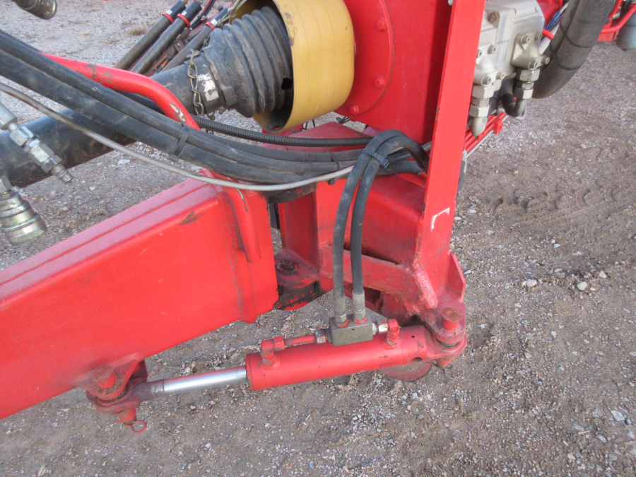 5528 Dewulf GKII carrot harvester 2 row with elevator