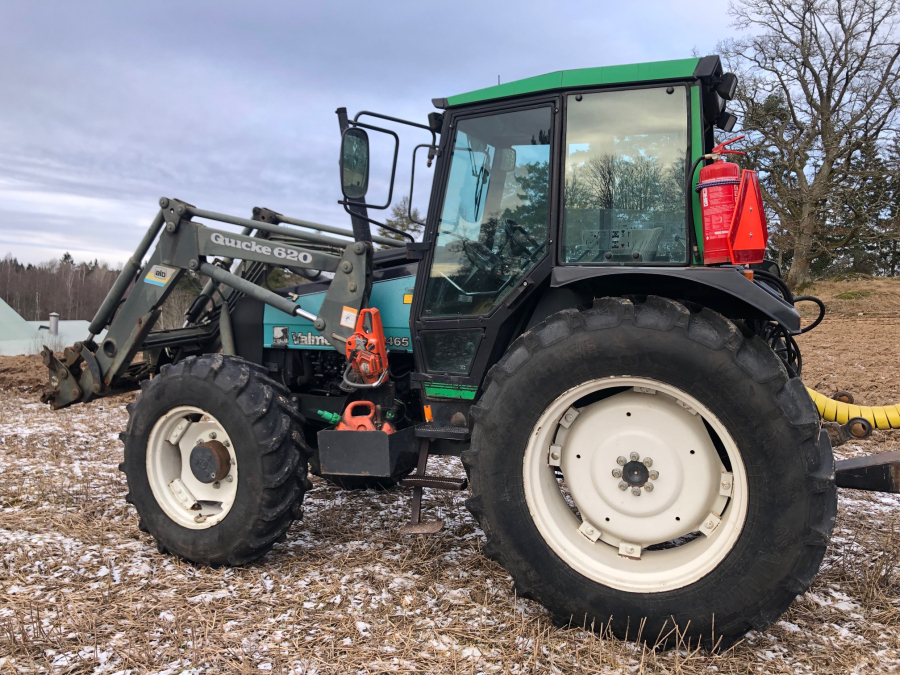 5542 Tractor Valmet 465 4WD with Moheda timber trailer 10 ton