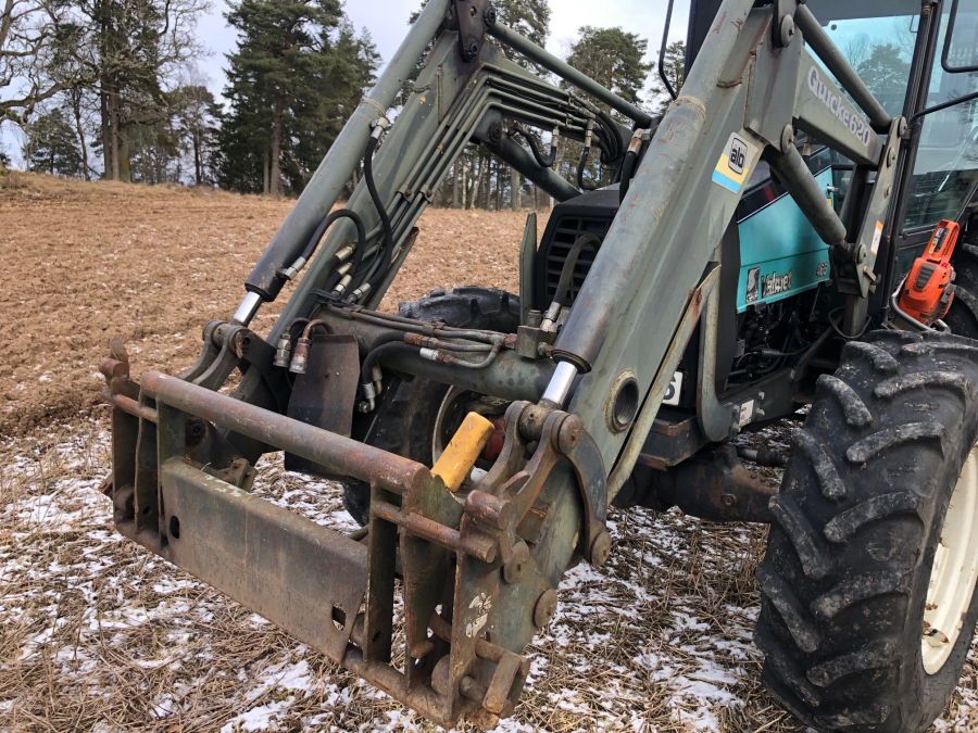 5542 Tractor Valmet 465 4WD with Moheda timber trailer 10 ton