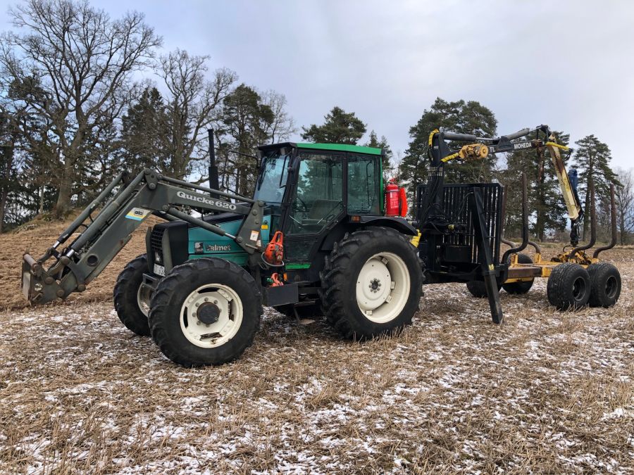 5542 Tractor Valmet 465 4WD with Moheda timber trailer 10 ton