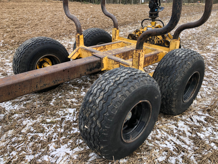 5542 Tractor Valmet 465 4WD with Moheda timber trailer 10 ton