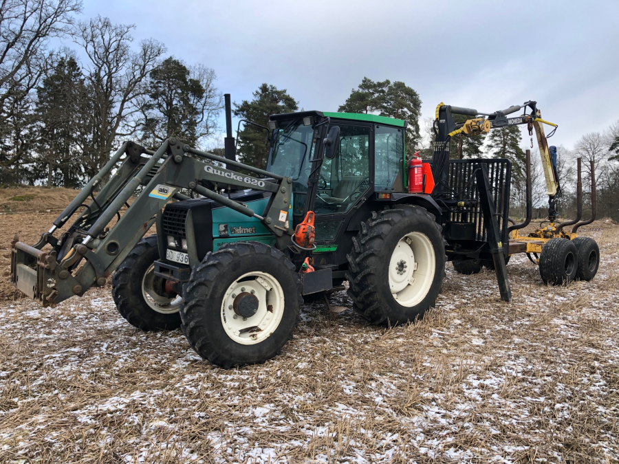 5542 Tractor Valmet 465 4WD with Moheda timber trailer 10 ton
