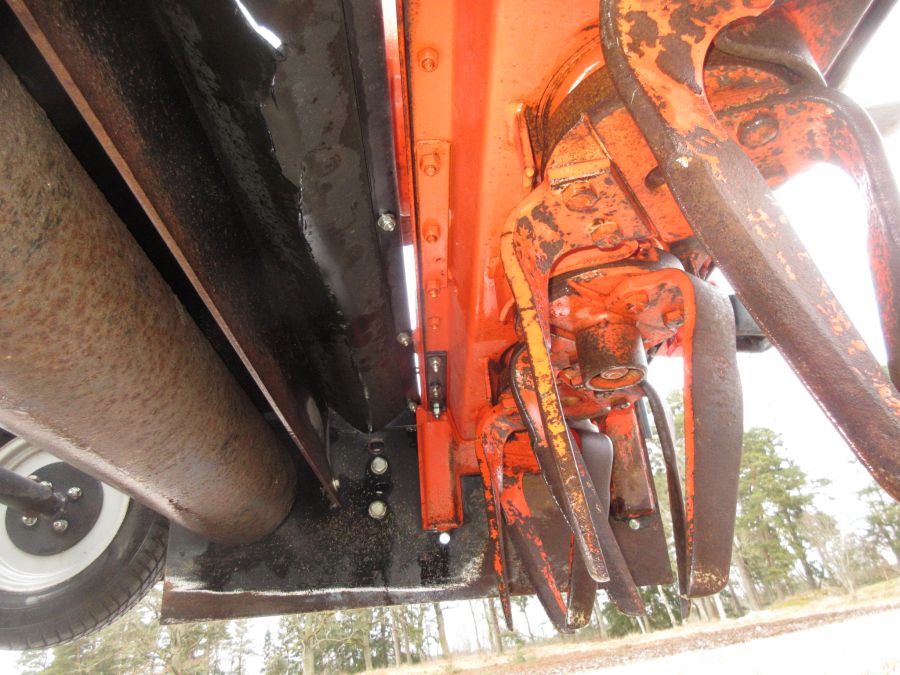 5544 EMY bed former with power harrow