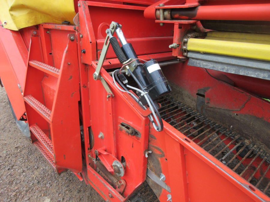 5547 Grimme SE75-30 potato harvester