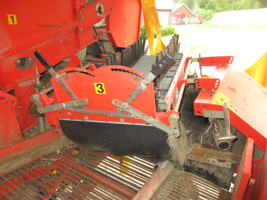5547 Grimme SE75-30 potato harvester