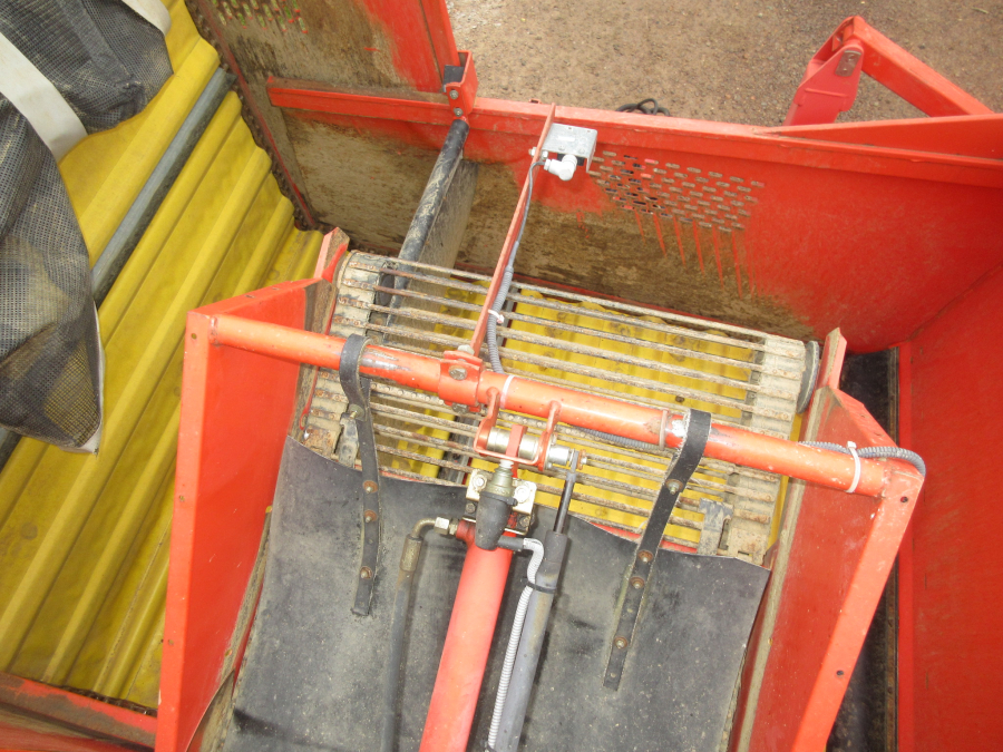 5547 Grimme SE75-30 potato harvester