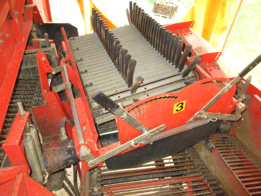 5547 Grimme SE75-30 potato harvester