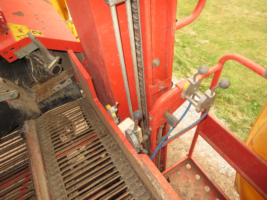 5547 Grimme SE75-30 potato harvester