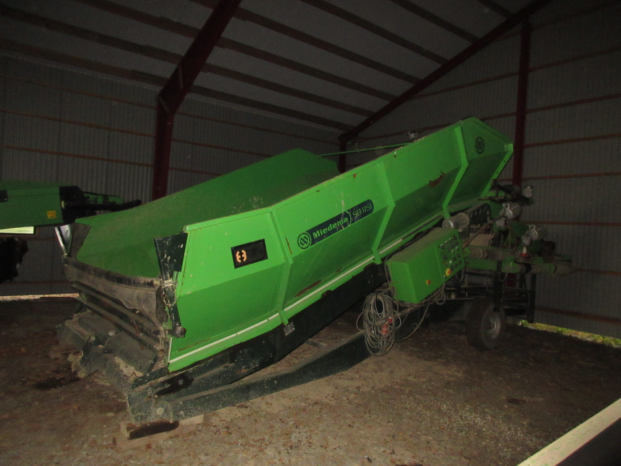 5610 Miedema SB1151 receiving hopper 