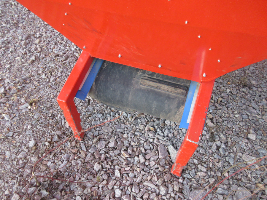 5627 EKKO feeding bunker with EMVE box turner electric