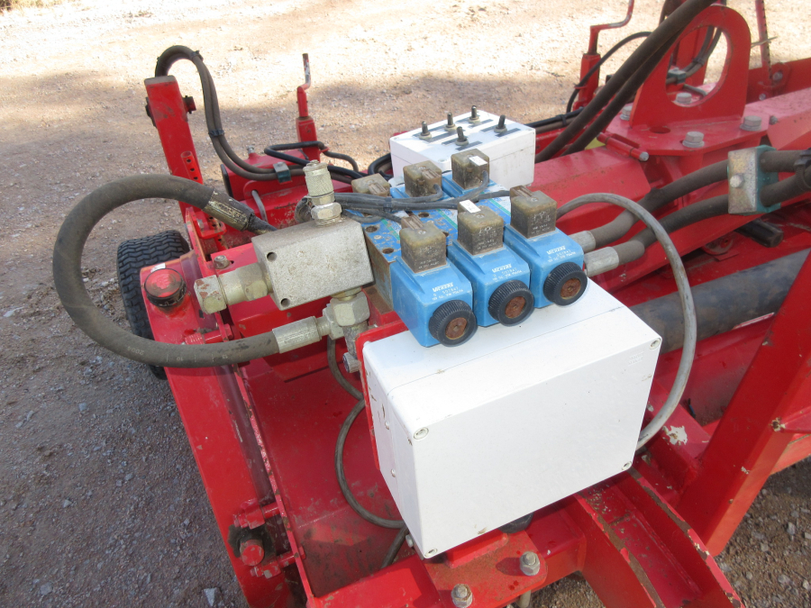 5633 Simon M165 bed cultivator 