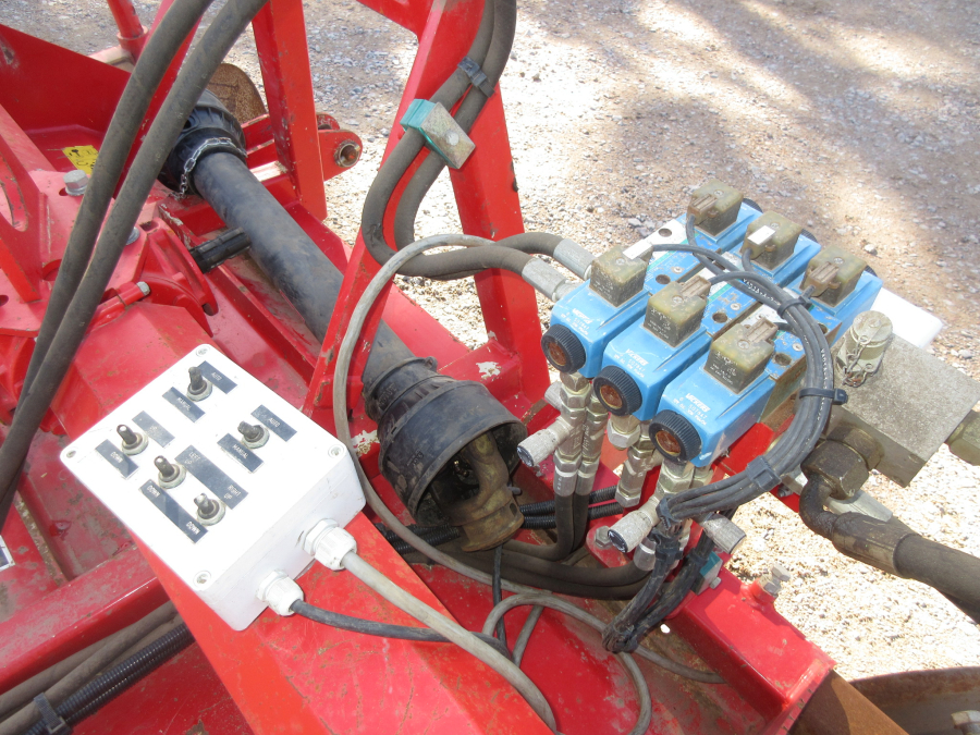 5633 Simon M165 bed cultivator 