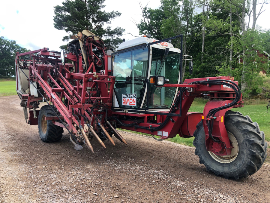 5663 Simon carrot harvester 2 row selfpropelled