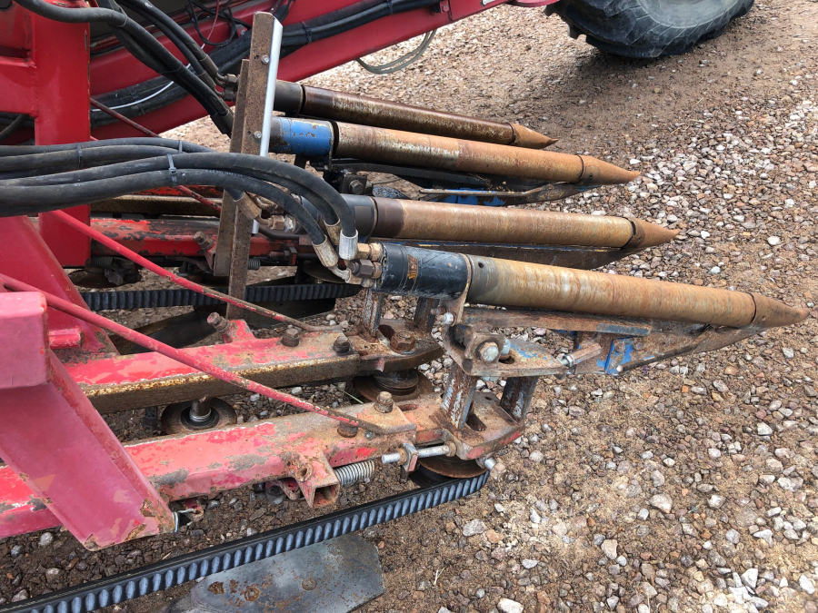 5663 Simon carrot harvester 2 row selfpropelled